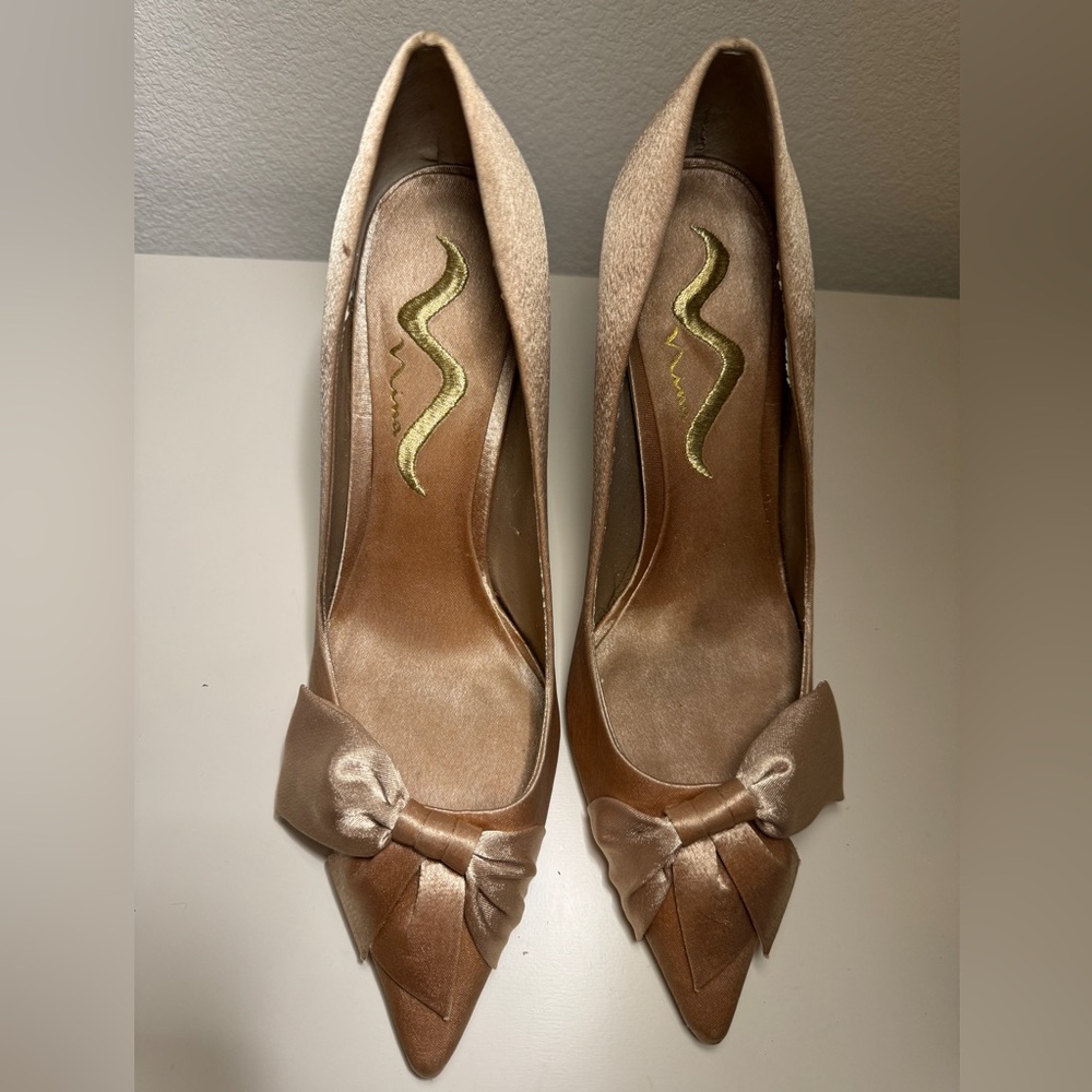 Nina gold pumps size 9